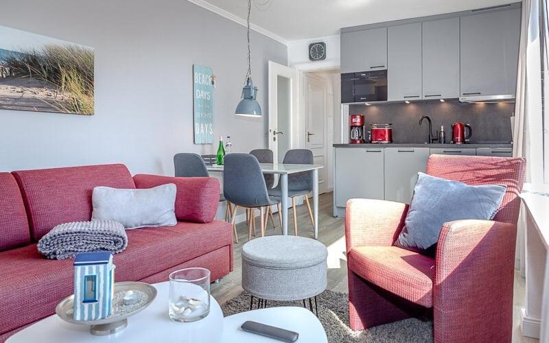 Kiki's Oceanfront Apartment