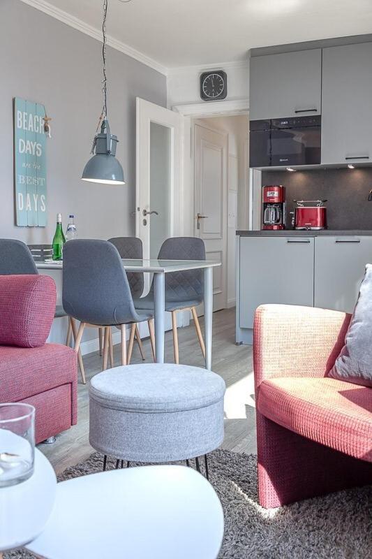 Kiki's Oceanfront Apartment Westerland